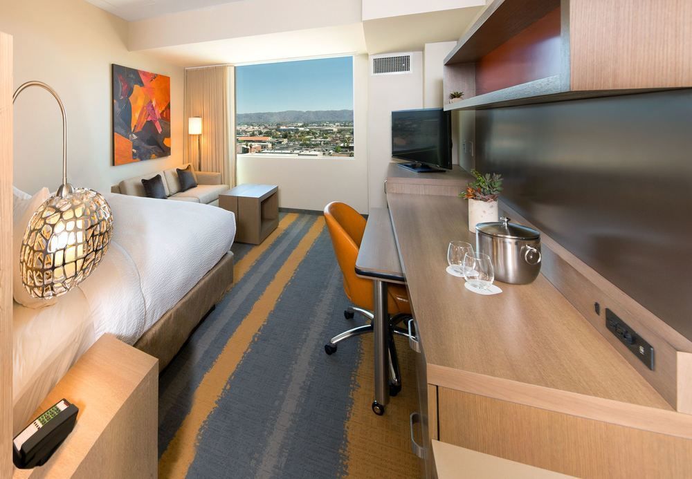 Courtyard By Marriott Phoenix Downtown Exterior foto